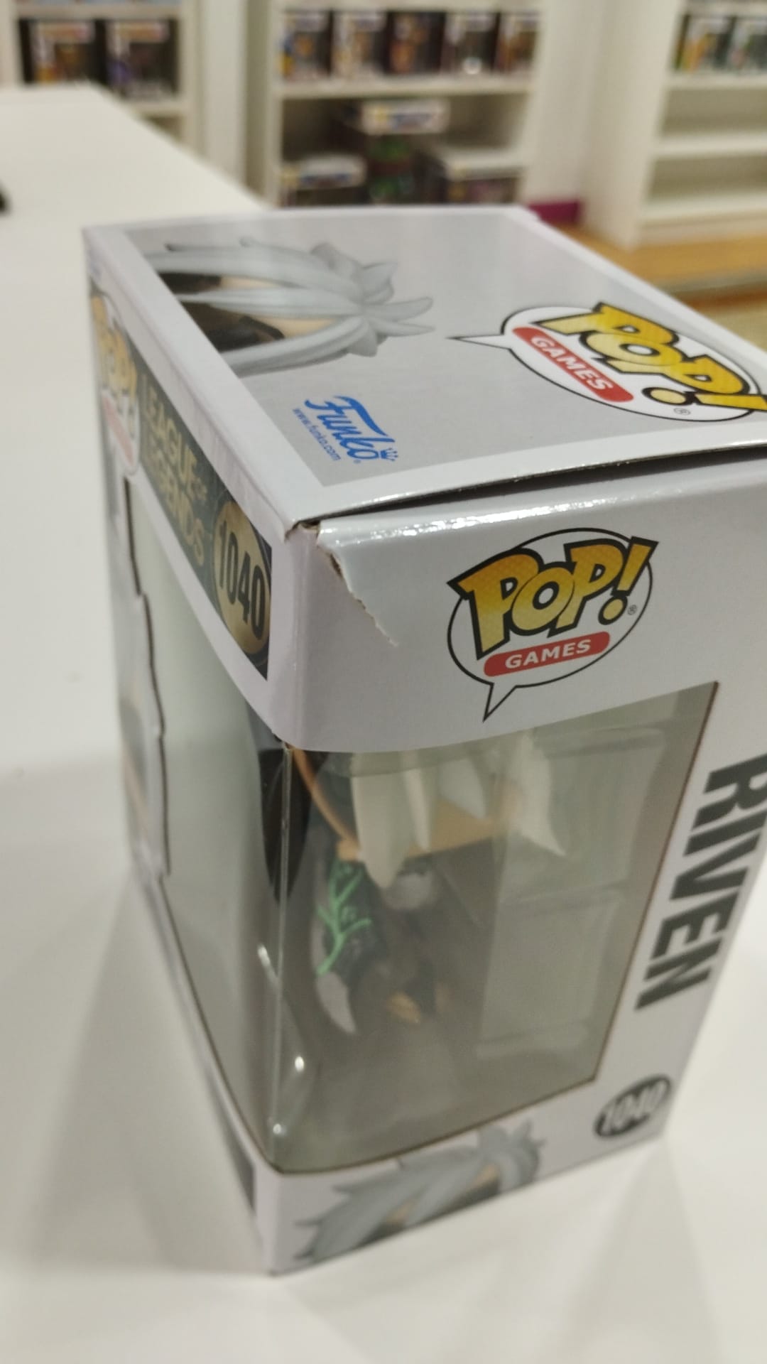 **Caja dañada** Funko POP Riven 1040 - League of Legends